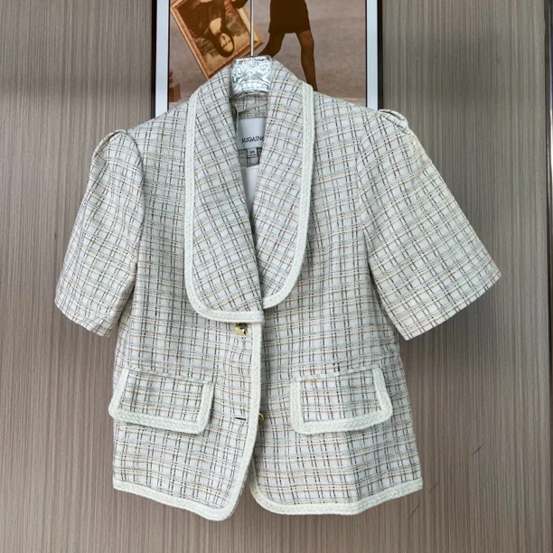 046品牌撤柜女装曼家时尚设计款西装外套