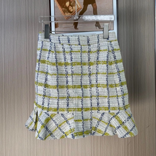 070品牌撤柜女装曼家时尚设计款小香风短裙