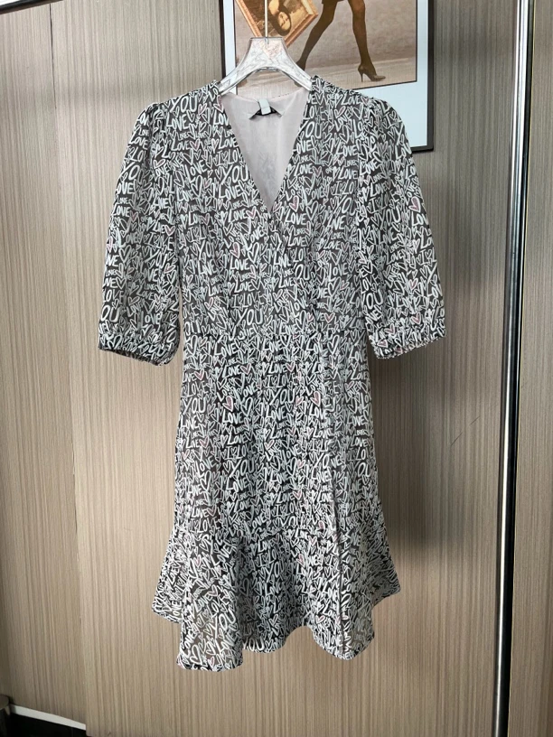 031品牌撤柜女装曼家时尚设计款气质连衣裙