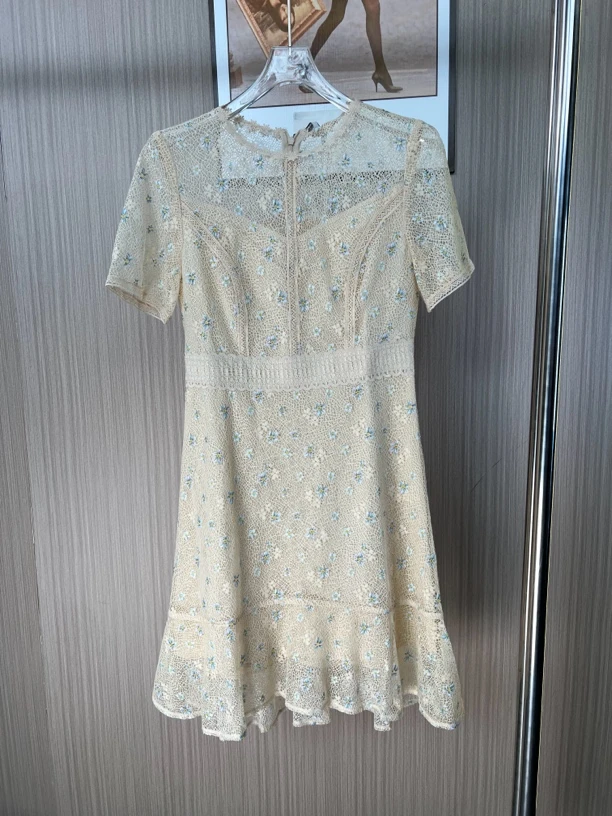 062品牌撤柜女装曼家时尚设计款气质蕾丝连衣裙