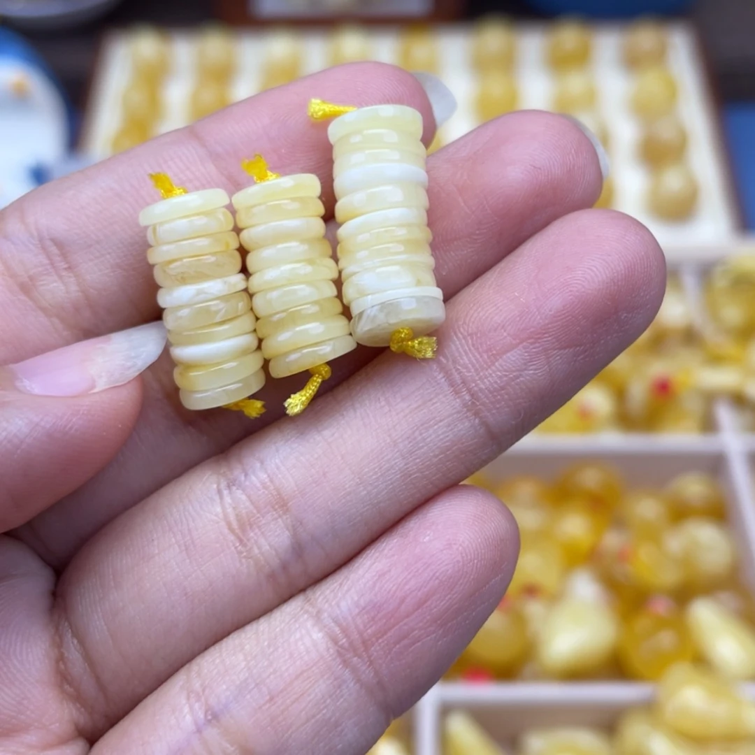 【闪购商品】琥珀裸石未镶嵌小*儿