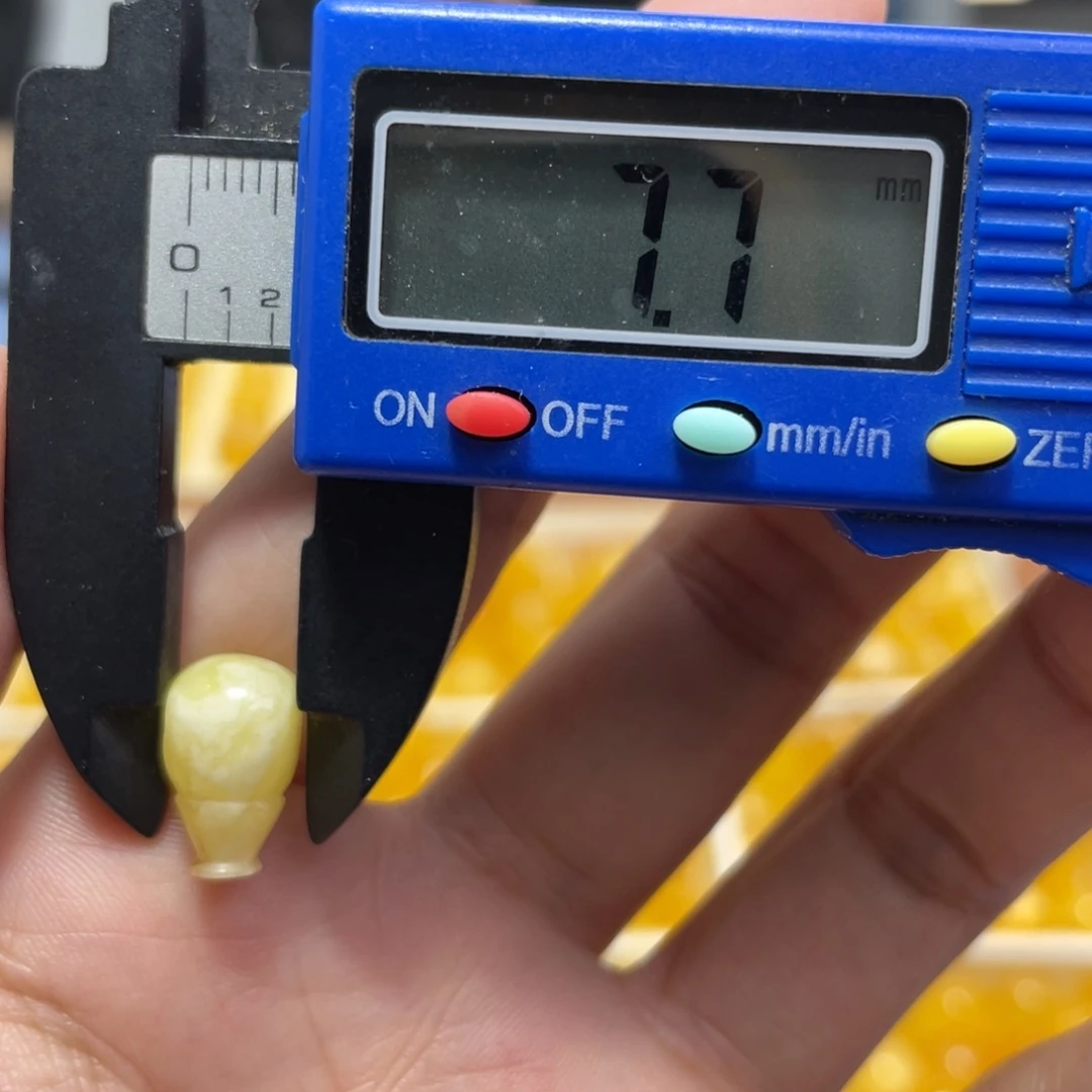 琥珀裸石未镶嵌成品