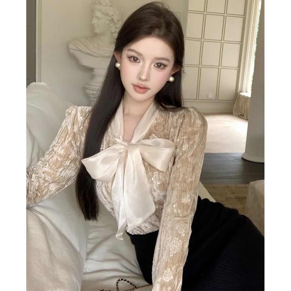 蝴蝶结系带丝绒衬衫女2025秋冬新款法式气质长袖设计感别致上衣潮