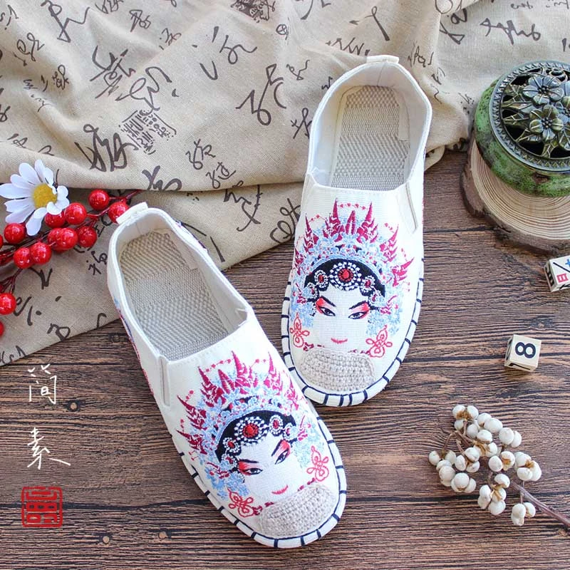 云南绣花大气上档次平底帆布百搭女士休闲低帮民族风软底帆布女鞋