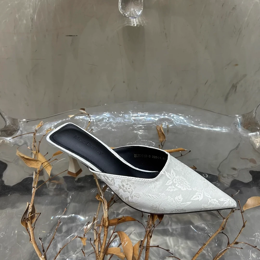 916-39 新国风刺绣夏季百搭包头半拖鞋女