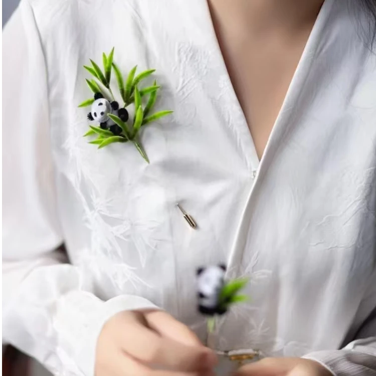 铜合金胸针 中国非遗绒花熊猫胸针原创设计手工毛绒熊猫配饰礼物