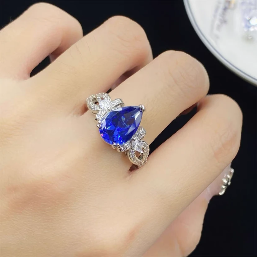 培育蓝宝石蓝色水滴款轻奢戒指9084