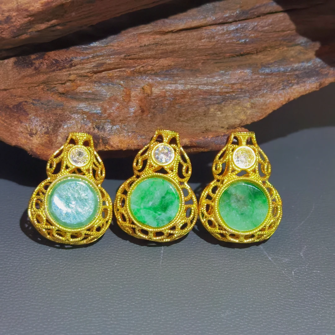 天然缅料A货翡翠葫芦吊坠/多样性 一件（微瑕）