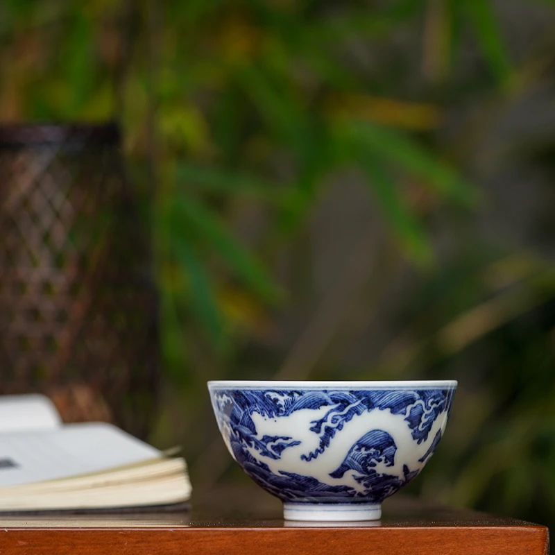 青韵海水暗刻龙纹鸡心杯 容量100左右