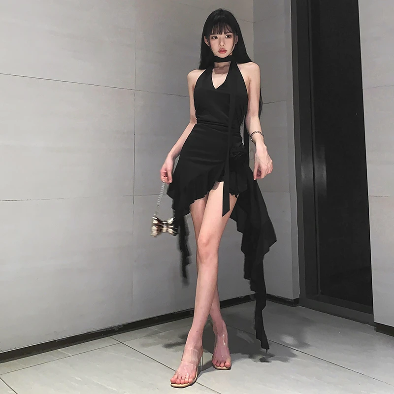 Malou 纯欲不规则荷叶边拼接立体玫瑰挂脖连衣裙K23D28807