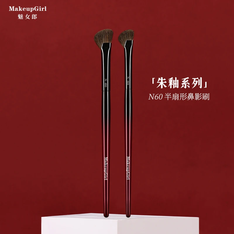 魅女郎朱釉N60半扇形鼻影刷贴合山根轮廓阴影修容斜头镰刀化妆刷