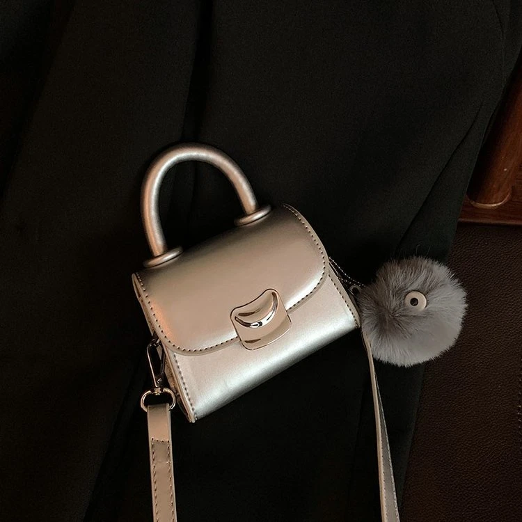 迷你小包包女2024新款百搭ins小众网红单肩斜挎手提银色小方包