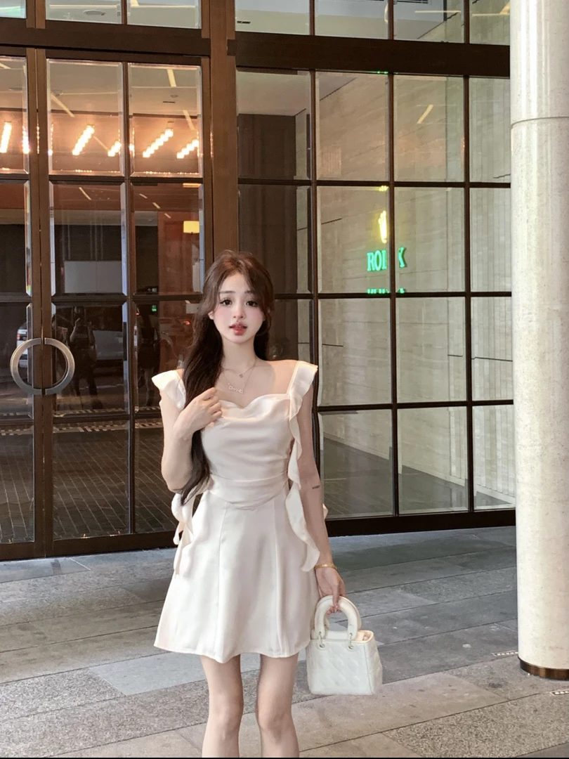 月神缪斯 缎面连衣裙女2024夏季露思裙短款设计感吊带裙飘带裙子