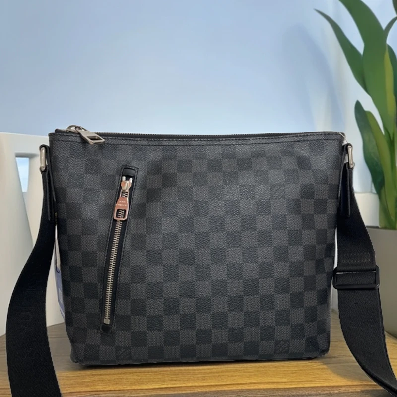 95新 LouisVuitton/路易威登 5967/时尚黑棋盘格小号饺子斜挎包