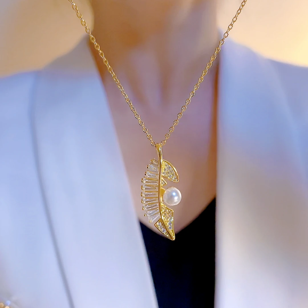 钛钢合成锆石项链 新款金枝玉叶珠珠锁骨链吊坠轻奢气质百搭