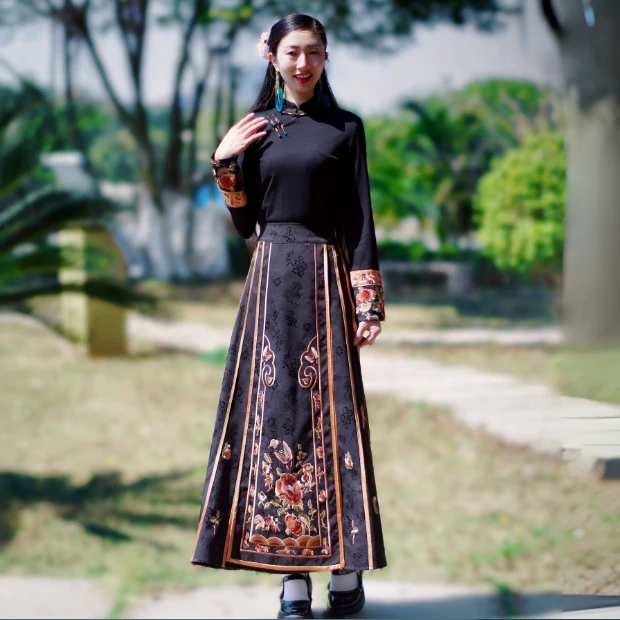 春款民族风精绣马面裙中国风重工新中式日常民国风复古套装春秋
