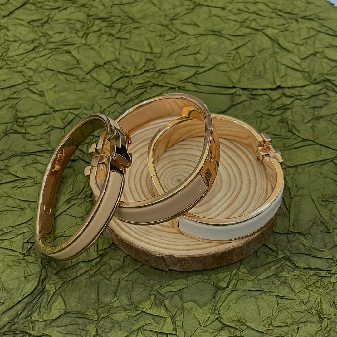 合金手镯 时尚百搭经典简约气质法式轻奢设计感女手镯 单 HE004B