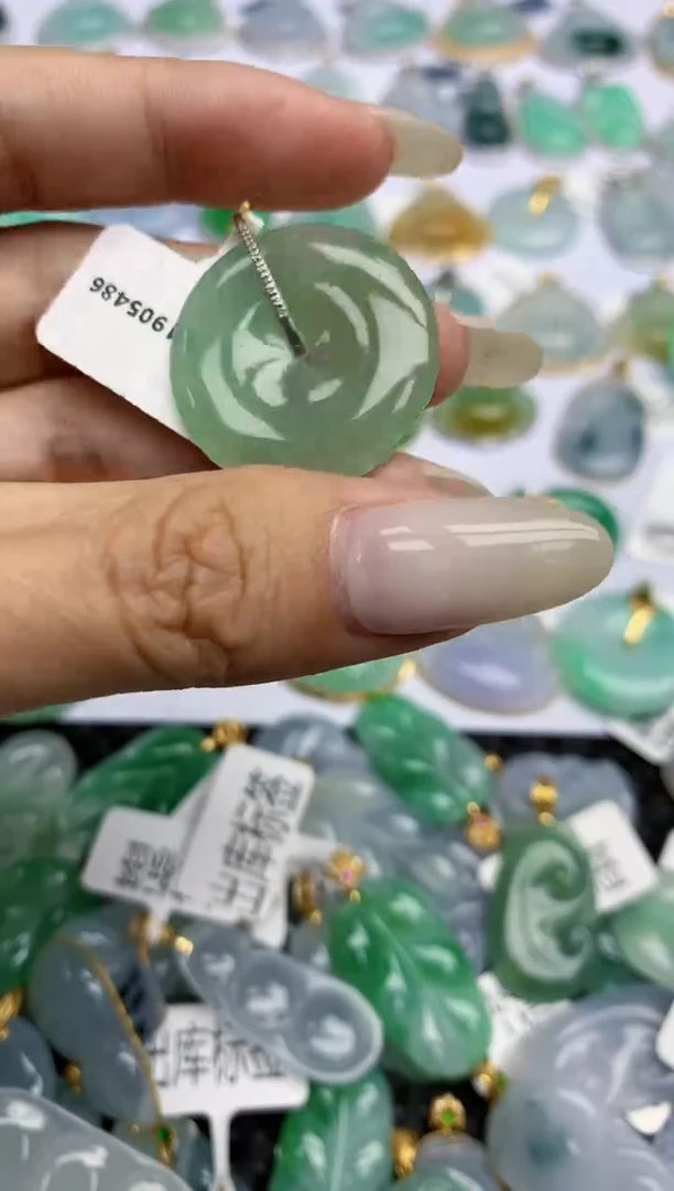【闪购商品】翡翠颈饰18K金镶嵌53天然翡翠A货
