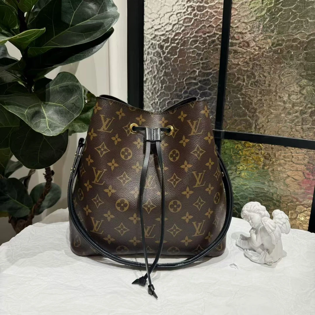95新 LouisVuitton/路易威登 LV老花中号黑水桶包24100057-01