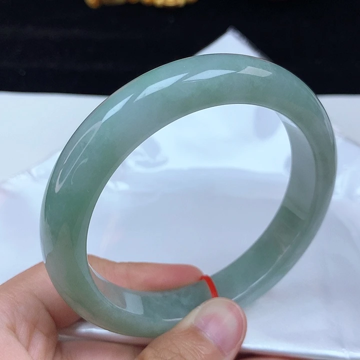翡翠手镯未镶嵌61圈