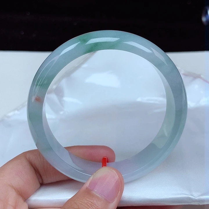 翡翠手镯未镶嵌54圈