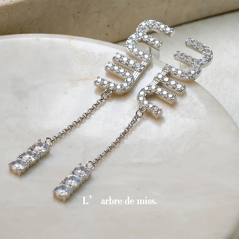 铜合金耳饰 S925经典字母长款镶钻耳钉简约个性设计感E08593W371