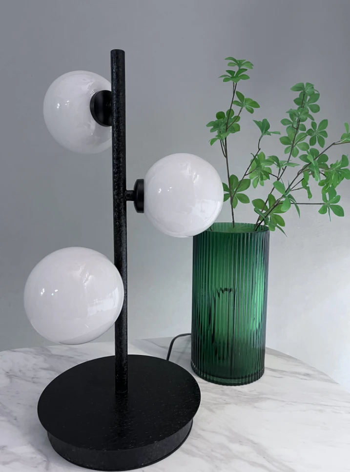 7012北欧后现代简约轻奢创意台灯家用客厅卧室书房极简个性台灯