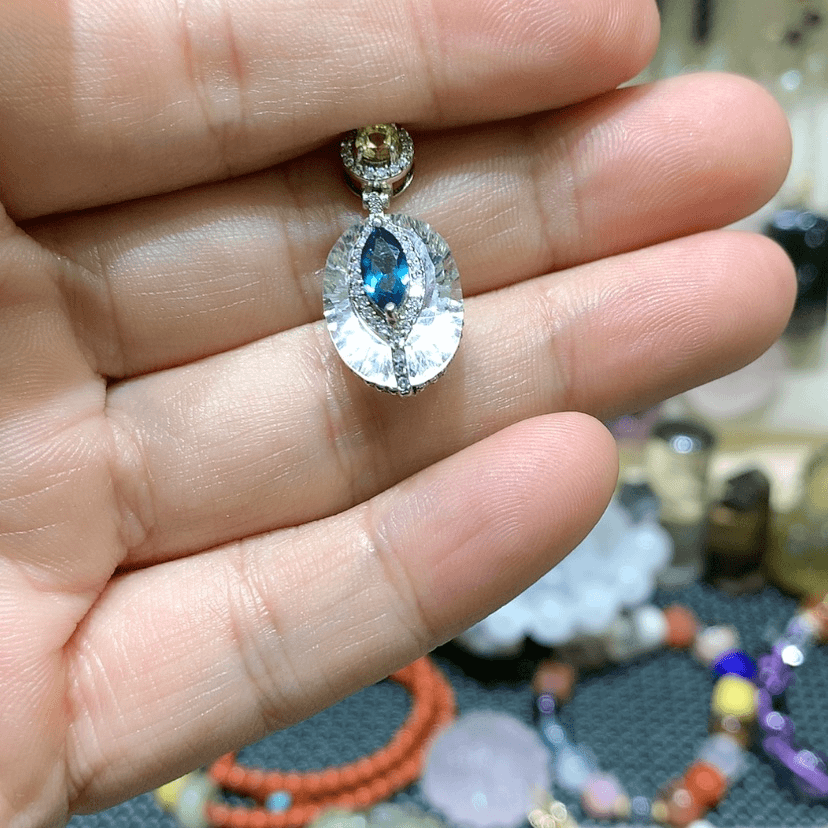 【闪购商品】水晶颈饰银S925镶嵌香白水晶托帕石吊坠