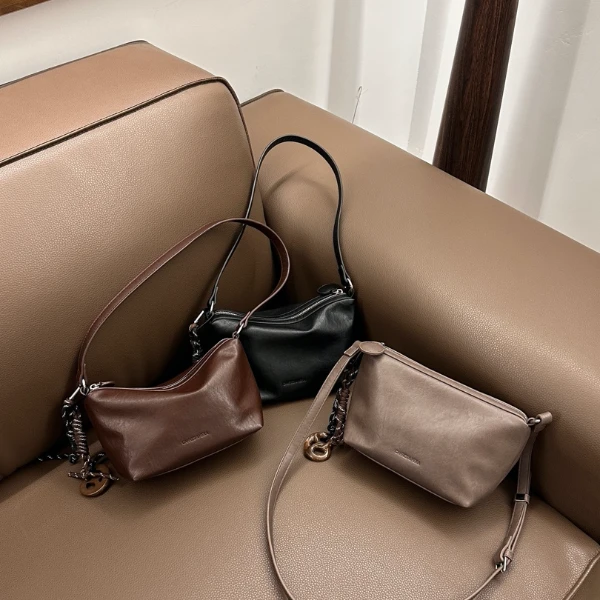 2024秋冬新款时尚百搭单肩斜挎便当包枕头包女包 DZ 28003