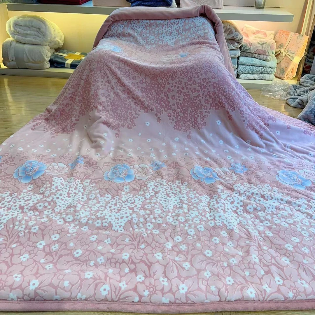 200*230百花齐放雕花印花亲肤款牛奶绒被子b053