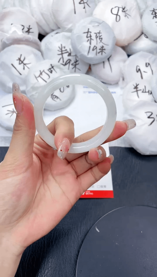 【闪购商品】石英质玉手镯未镶嵌169-52.5