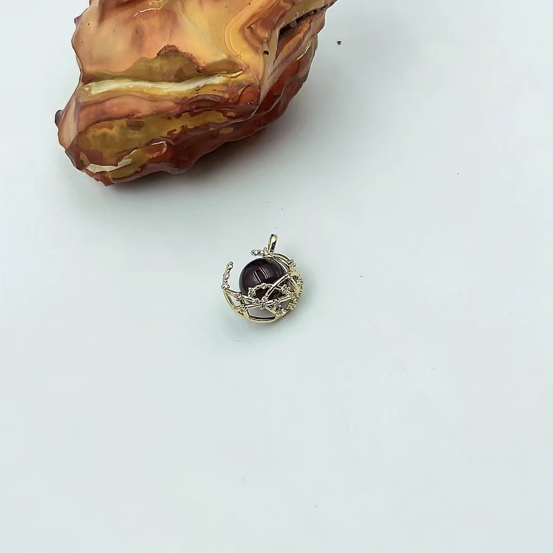 天然血珀特色吊坠 M430—多样性发