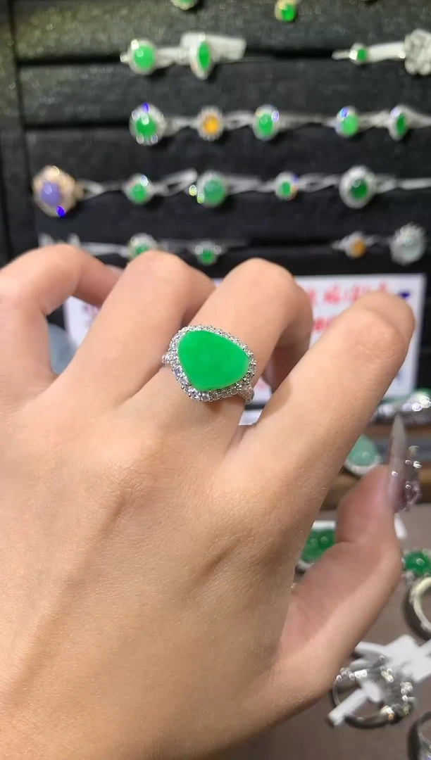 【闪购商品】翡翠戒指18K金镶嵌戒指