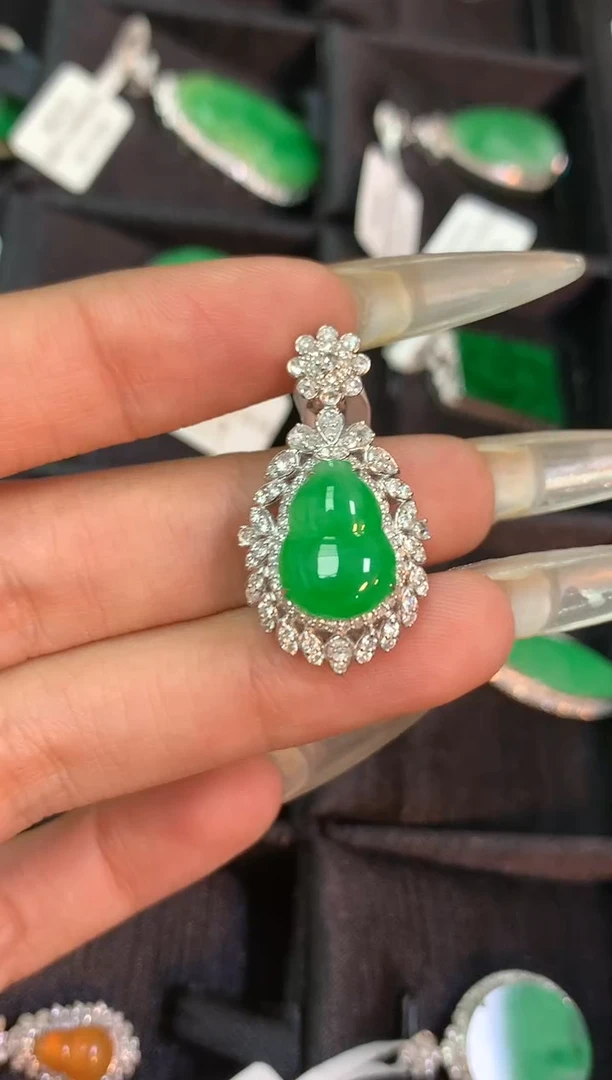 【闪购商品】翡翠吊坠(不含链)18K金镶嵌葫芦