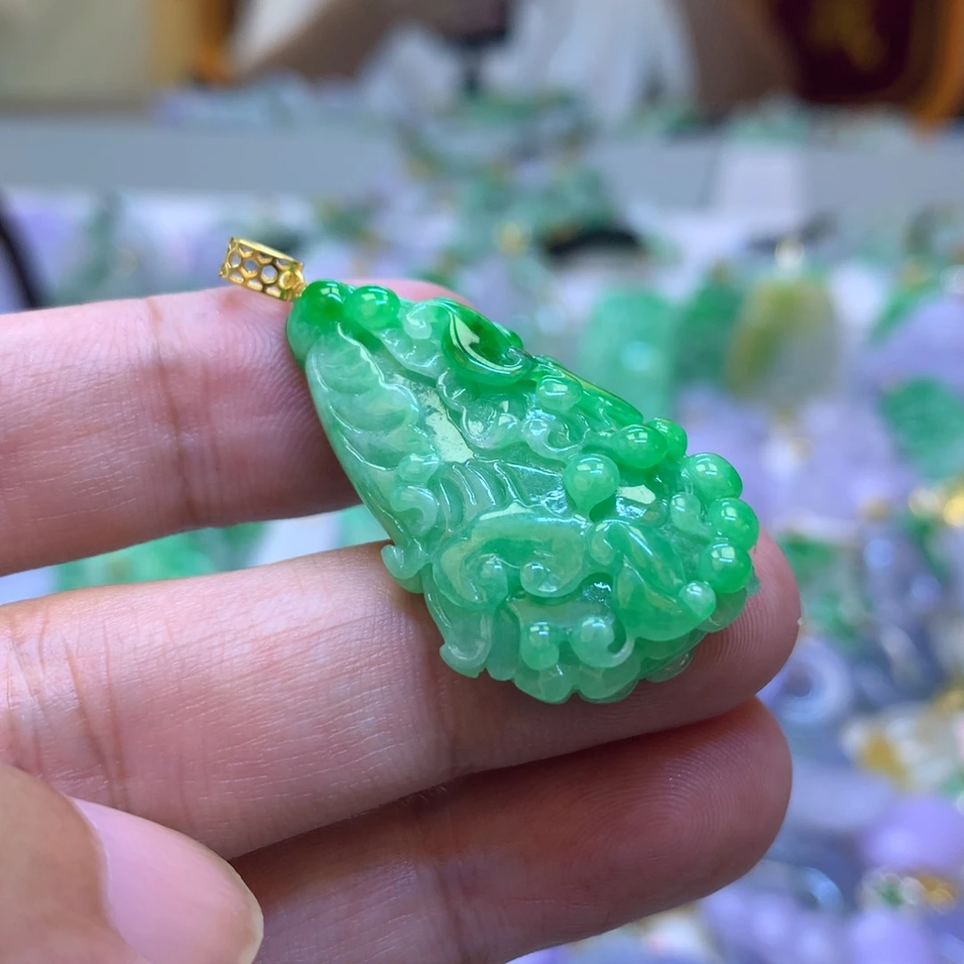 翡翠颈饰18K金镶嵌翡翠