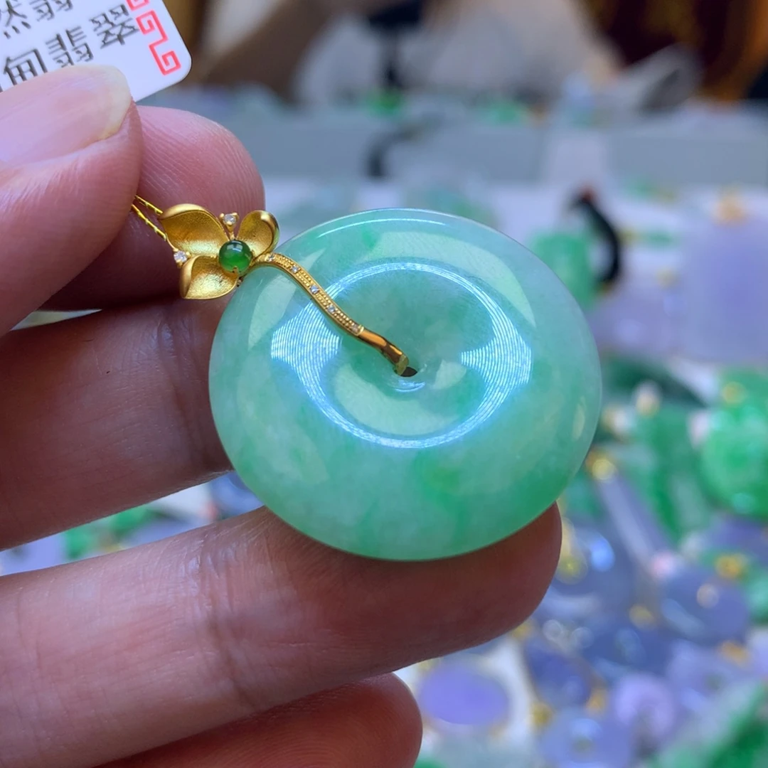 翡翠颈饰18K金镶嵌翡翠