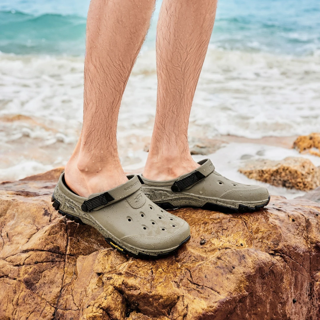 人生跑鞋Skechers斯凯奇夏季新款舒适户外男子溯243341