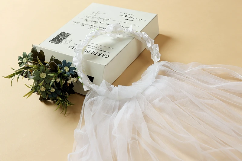 女童白色花环头纱