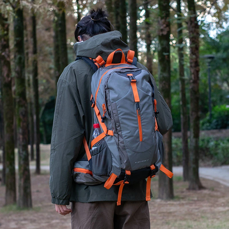户外双肩包登山包背包旅行徒步旅游女新款超轻便书包男大容量学生
