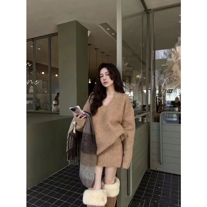 现货 2024春季冬季新款气质宽松V领加厚毛衣高腰短裙套装女
