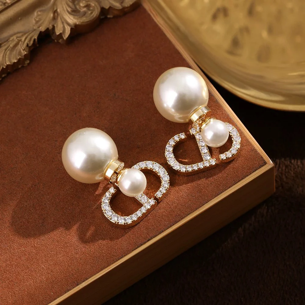 铜合金仿珍珠耳饰 韦雪同款轻奢时尚小众高级感双面珠珠耳环