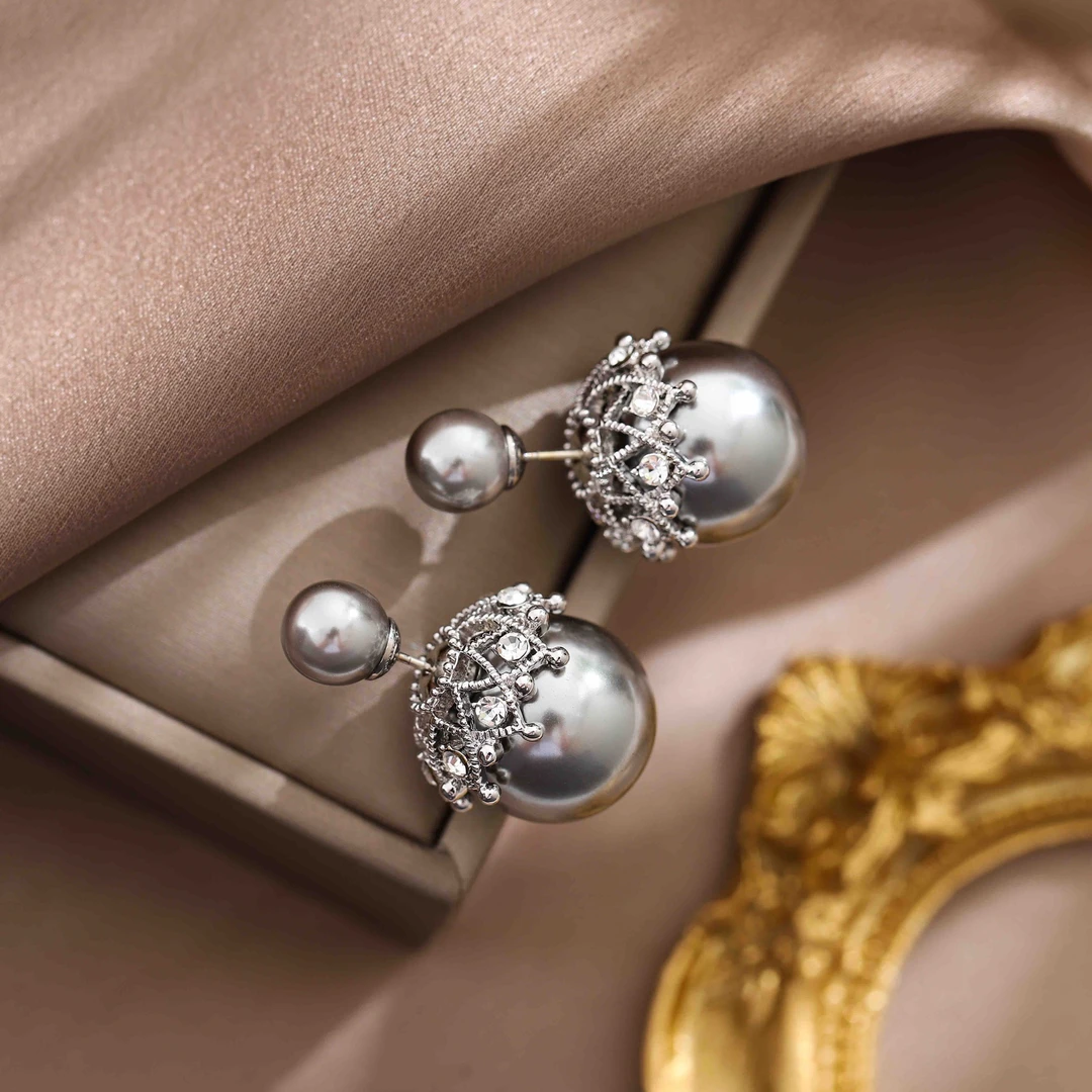 铜合金仿珍珠耳饰 法式高级感小众轻奢设计师款耳钉 (一款两戴)