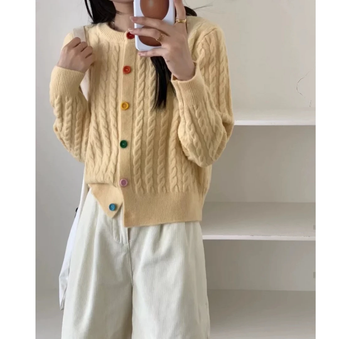 复古彩色扣子毛衣开衫女秋冬2025新款高级感麻花针织圆领百搭上衣