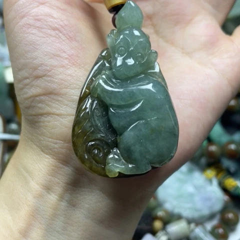 翡翠颈饰未镶嵌牌子