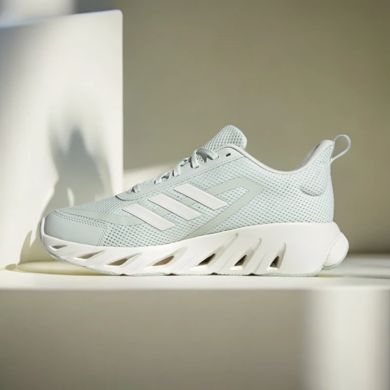 adidas/阿迪达斯女鞋新款情侣休闲鞋户外跑步鞋透气运动鞋JH9854