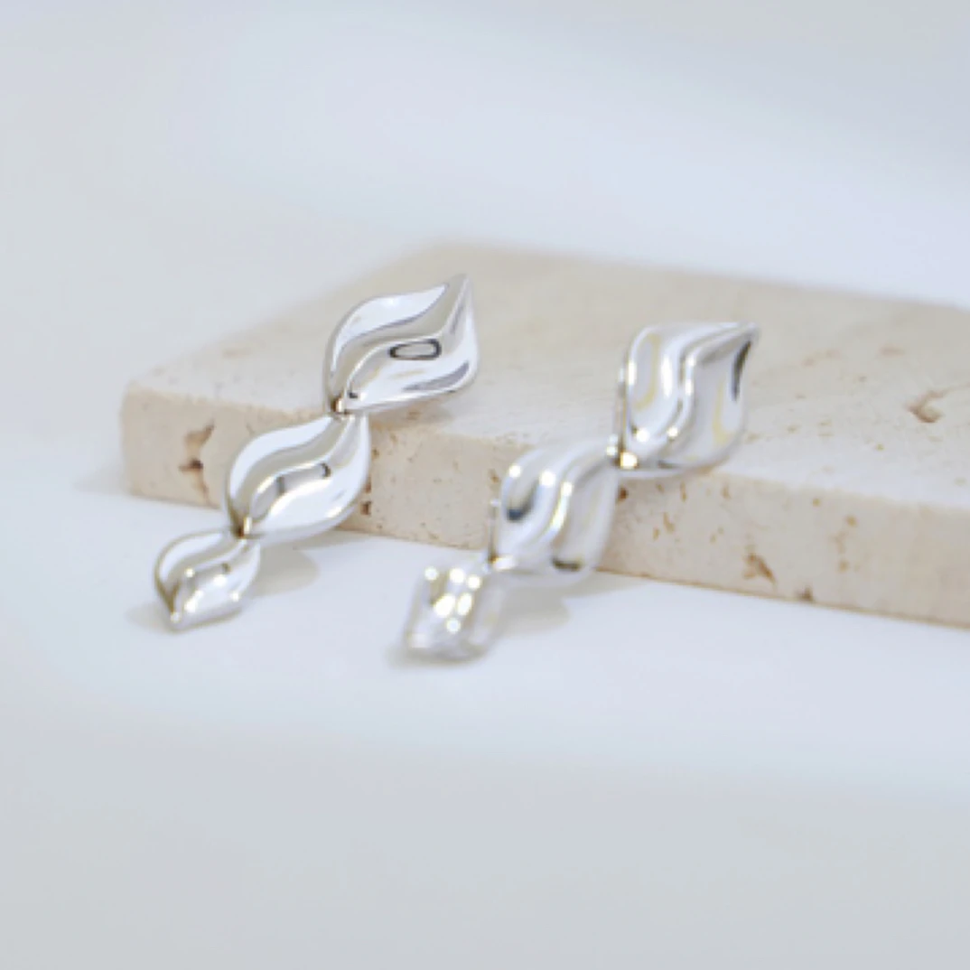 925银耳饰 中性风高级叶子耳钉通勤百搭s925纯银耳饰