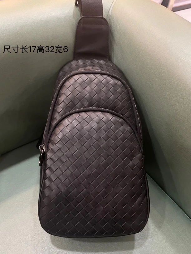 男士编织牛皮胸包，尺寸长17高32宽6