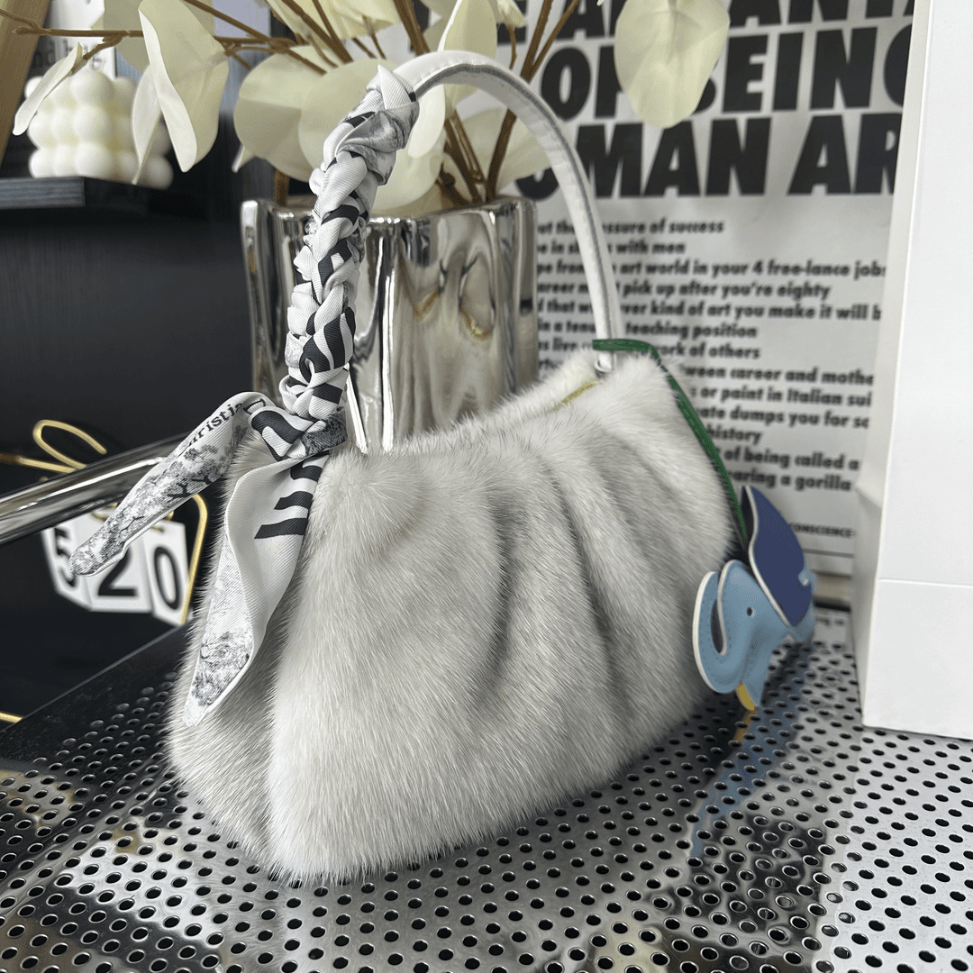 小背包十字貂小云朵女士链条包包单肩白色毛绒包轻奢洋气斜挎包包