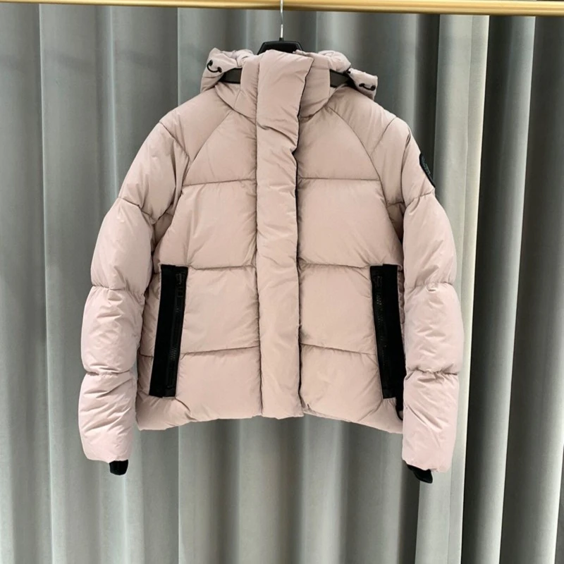 全新未使用 加拿大鹅 【国现专柜价11000元】女士时尚羽绒服 2602L