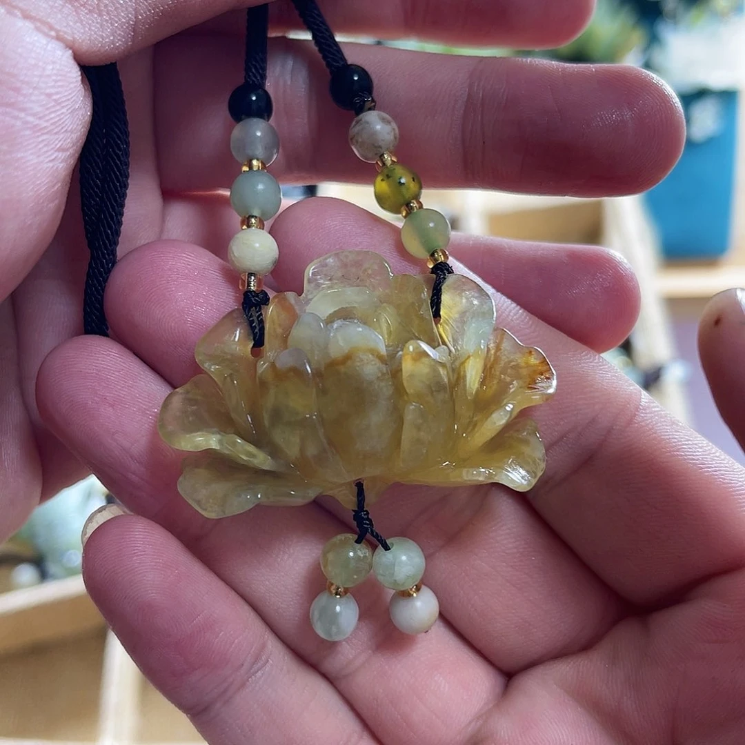 蛇纹石玉颈饰未镶嵌